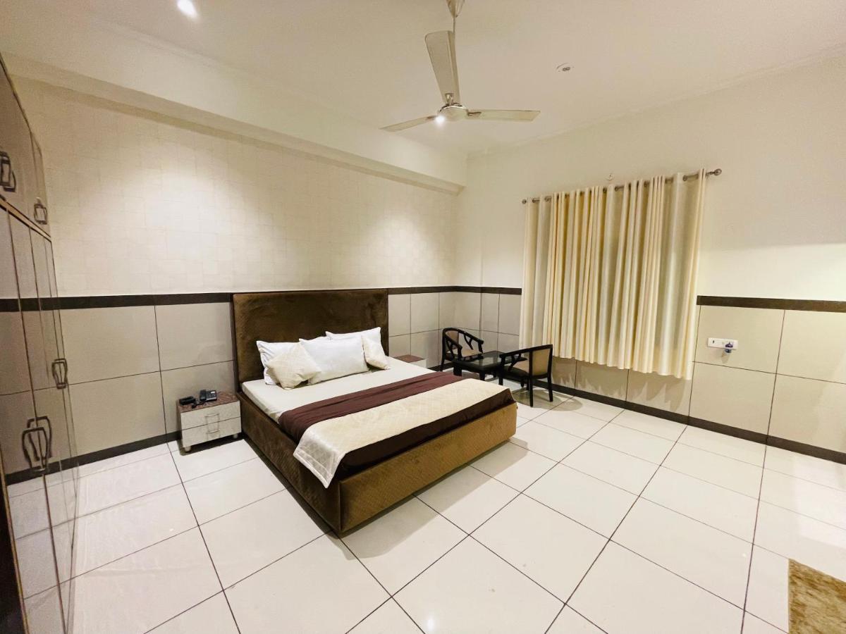 Primrose Hotel And Restaurant Sonipat Exteriér fotografie